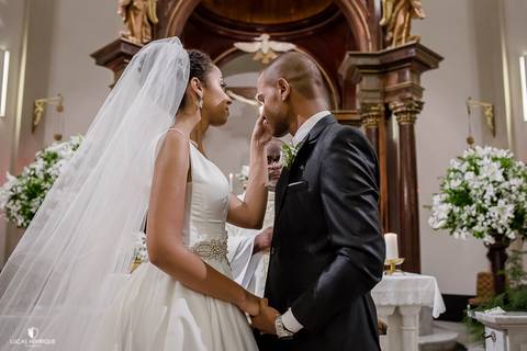 FOTO DO NOIVO CHORANDO NA ENTRADA DAS ALIANÇAS - Capela do Colégio Sagrado Coração de Jesus - Belo Horizonte/MG'