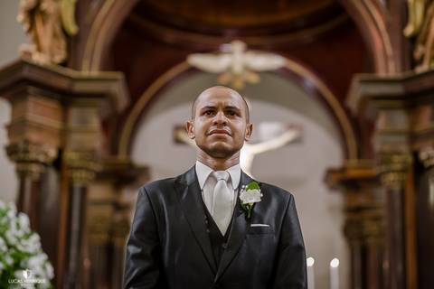 NOIVO CHORANDO AO VER A NOIVA ENTRANDO NO CASAMENTO - Capela do Colégio Sagrado Coração de Jesus - Belo Horizonte/MG'