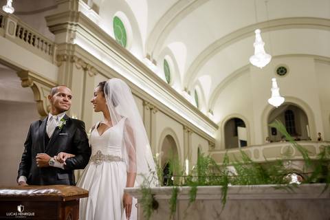 FOTOS DOS NOIVO SORRINDO NO CASAMENTO EM BELO HORIZONTE/MG'