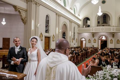 FOTOS DOS NOIVO SORRINDO NO CASAMENTO EM BELO HORIZONTE/MG'