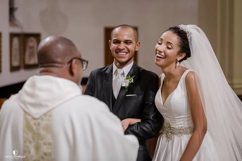 FOTOS DOS NOIVO SORRINDO NO CASAMENTO EM BELO HORIZONTE/MG'