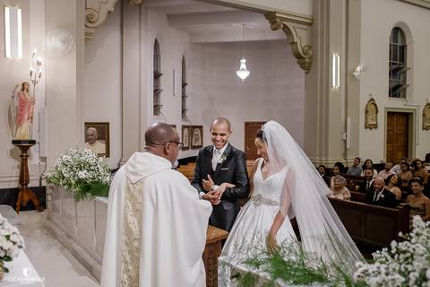 FOTOS DOS NOIVO SORRINDO NO CASAMENTO EM BELO HORIZONTE/MG'