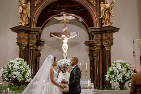 FOTOS DA NOIVA DIZENDO SIM NO CASAMENTO - Capela do Colégio Sagrado Coração de Jesus - Belo Horizonte/MG'
