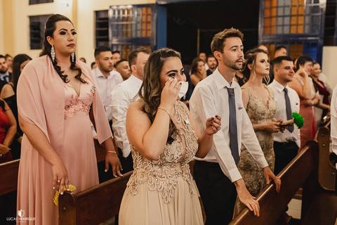 fotos dos padrinhos emocionados no casamento'