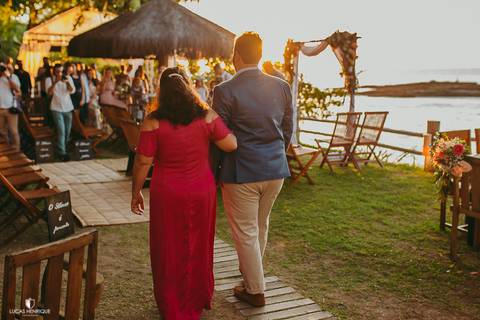 ENTRADA DO NOIVO NO CASAMENTO NA POUSADA DAS TARTARUGAS EM BUZIOS RIO DE JANEIRO'