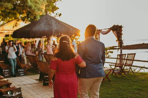 ENTRADA DO NOIVO NO CASAMENTO NA POUSADA DAS TARTARUGAS EM BUZIOS RIO DE JANEIRO'