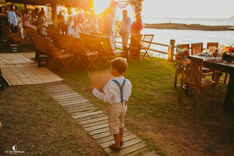 ENTRADA DO NOIVINHO NO CASAMENTO NA POUSADA DAS TARTARUGAS EM BUZIOS RIO DE JANEIRO'
