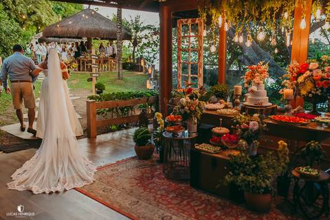 ENTRADA DA NOIVA NO CASAMENTO NA POUSADA DAS TARTARUGAS EM BUZIOS RIO DE JANEIRO- LUCAS HENRIQUE FOTOGRAFO DE CASAMENTO EM BELO HORIZONTE'