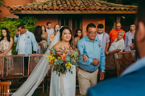 ENTRADA DA NOIVA NO CASAMENTO NA POUSADA DAS TARTARUGAS EM BUZIOS RIO DE JANEIRO- LUCAS HENRIQUE FOTOGRAFO DE CASAMENTO EM BELO HORIZONTE'