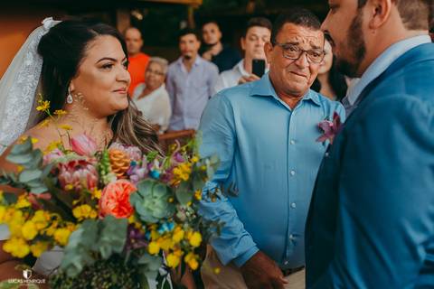 ENTRADA DA NOIVA NO CASAMENTO NA PRAIA DE BUZIOS RIO DE JANEIRO- LUCAS HENRIQUE FOTOGRAFO DE CASAMENTO EM BELO HORIZONTE'
