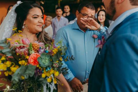 ENTRADA DA NOIVA NO CASAMENTO NA PRAIA DE BUZIOS RIO DE JANEIRO- LUCAS HENRIQUE FOTOGRAFO DE CASAMENTO EM BELO HORIZONTE'