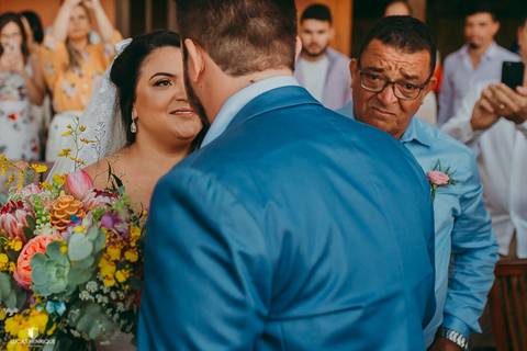 ENTRADA DA NOIVA NO CASAMENTO NA PRAIA DE BUZIOS RIO DE JANEIRO- LUCAS HENRIQUE FOTOGRAFO DE CASAMENTO EM BELO HORIZONTE'