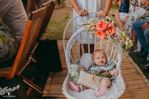 ENTRADA DAS ALIANÇAS COM CARRINHO DE BEBE EM CASAMENTO DE DIA EM BUZIOS -RIO DE JANEIRO- LUCAS HENRIQUE FOTOGRAFO DE CASAMENTO EM BELO HORIZONTE'