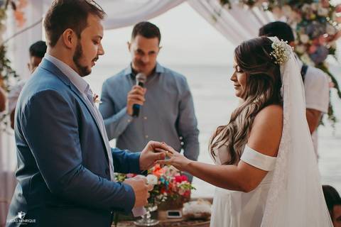 TROCA DAS ALIANÇAS EM CASAMENTO NA POUSADA DAS TARTARUGAS EM BÚZIOS'