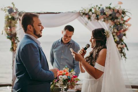 TROCA DAS ALIANÇAS EM CASAMENTO NA POUSADA DAS TARTARUGAS EM BÚZIOS'