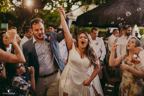 BOLINHAS DE SABÃO EM CASAMENTO DE DIA NO RIO DE JANEIRO'