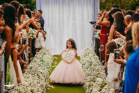 ENTRADA DA DAMINHA ENGRAÇADA NO CASAMENTO'
