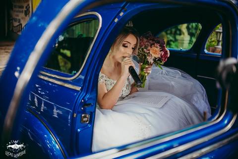 NOIVA CANTANDO PARA O NOIVO ANTES DE ENTRAR NO CASAMENTO - SITIO 10 FESTAS EM IBIRITE'