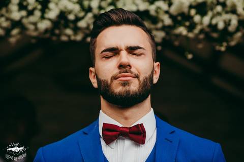 NOIVO EMOCIONA AO ESCUTAR A VOZ DA NOIVA ANTES DA ENTRADA'