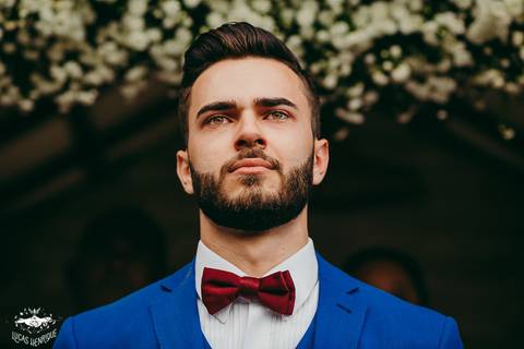 NOIVO EMOCIONADO NO CASAMENTO'