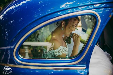 NOIVA CANTANDO PARA O NOIVO ANTES DE ENTRAR NO CASAMENTO - SITIO 10 FESTAS EM IBIRITE'