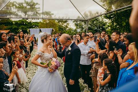 PAI DA NOIVA CHORANDO NO CASAMENTO'