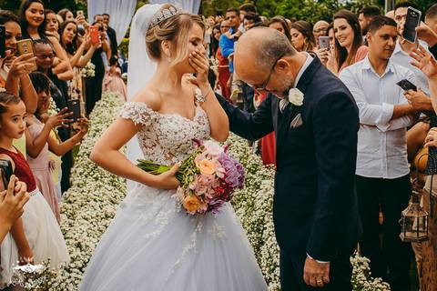 PAI DA NOIVA CHORANDO NO CASAMENTO'