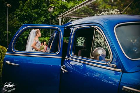 FOTOS DA NOIVA NO CARRO'