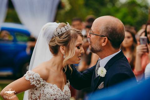 PAI DA NOIVA CHORANDO NO CASAMENTO'
