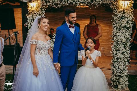 IRMÃ DO NOIVO ENTRA CANTANDO NO CASAMENTO'