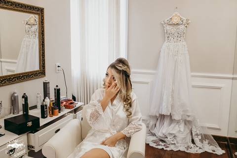 FOTOS DA NOIVA EMOCIONADA ANTES DA CERIMONIA DE CASAMENTO'