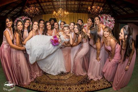 FOTOS DA NOIVA COM AS MADRINHAS'