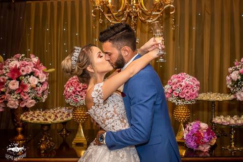 FOTOS DOS NOIVOS NA MESA DO BOLO'