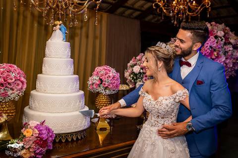 FOTOS DOS NOIVOS NA MESA DO BOLO'