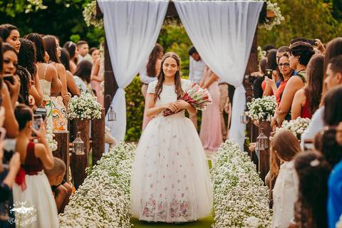 ENTRADA DA FLORISTA NO CASAMENTO'
