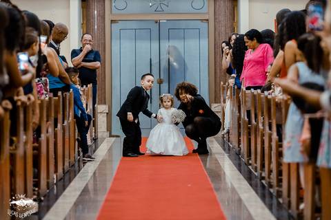 fotos das entradas dos noivinhos engraçada'