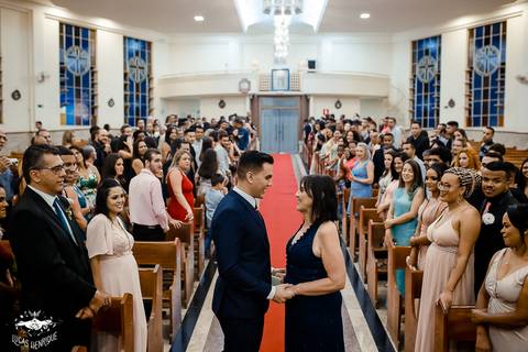 FOTOS DA ENTRADA NO NOIVO NA PAROQUIA NOSSA SENHORA DAS GRAÇAS EM IBIRITE'