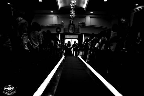 FOTOS DA NOIVA SAINDO DO CARRO NA MATRIZ DE IBIRITE'