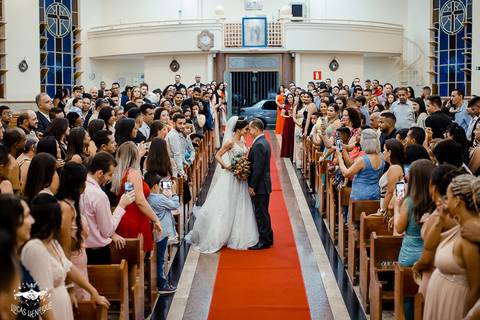 FOTOS DA ENTRADA DA NOIVA  NA MATRIZ DE IBIRITE'