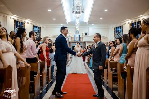 FOTOS DA ENTRADA DA NOIVA  NA MATRIZ DE IBIRITE'