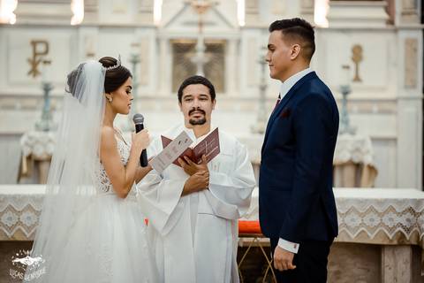 FOTOS DE CASAMENTO NA PAROQUIA NOSSA SENHORA DAS GRAÇAS EM IBIRITE'
