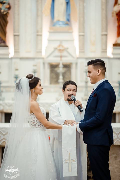 FOTOS DE CASAMENTO NA PAROQUIA NOSSA SENHORA DAS GRAÇAS EM IBIRITE'