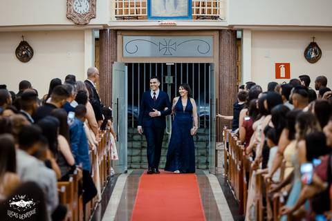 FOTOS DA ENTRADA NO NOIVO NA IGREJA AZUL DE IBIRITE'