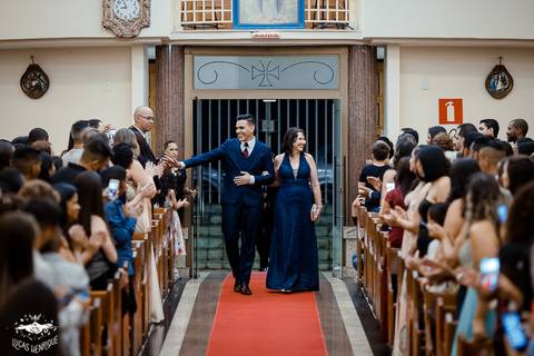 FOTOS DA ENTRADA NO NOIVO NA IGREJA AZUL DE IBIRITE'