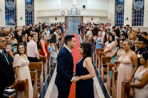 FOTOS DA ENTRADA NO NOIVO NA PAROQUIA NOSSA SENHORA DAS GRAÇAS EM IBIRITE'