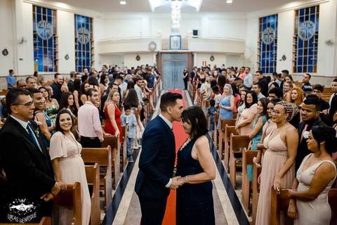 FOTOS DA ENTRADA NO NOIVO NA PAROQUIA NOSSA SENHORA DAS GRAÇAS EM IBIRITE'