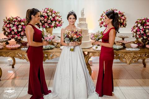 FOTO DOS NOIVOS COM PADRINHOS NO BUEFFET DA FABRICA NO BARREIRO'