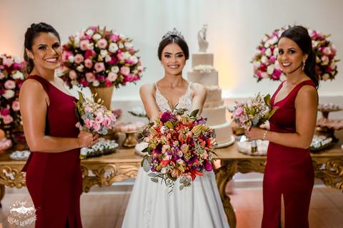 FOTO DOS NOIVOS COM PADRINHOS NO BUEFFET DA FABRICA NO BARREIRO'