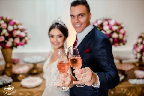 FOTOS DOS NOIVOS NA MESA DO BOLO'