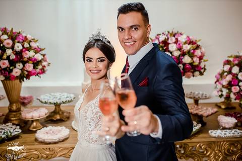 FOTOS DOS NOIVOS NA MESA DO BOLO'